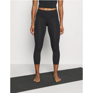🏷️NWT Athleta Ultimate Stash 7/8 Tight In Black - Size XXS